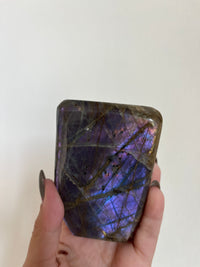 Load image into Gallery viewer, Purple flash Labradorite
