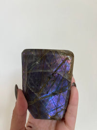 Load image into Gallery viewer, Purple flash Labradorite

