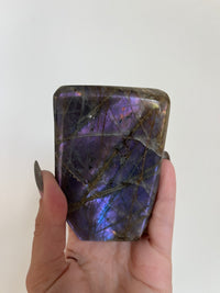 Load image into Gallery viewer, Purple flash Labradorite
