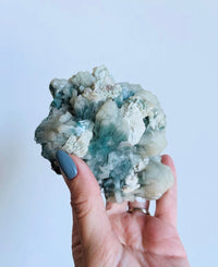 Load image into Gallery viewer, Green Stilbite Apophyllite &amp; Heulandite
