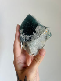 Load image into Gallery viewer, Fluorite with quartz
