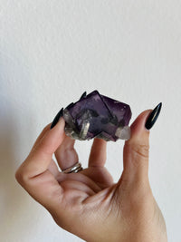 Load image into Gallery viewer, Yaogangxian Fluorite twin with Quartz
