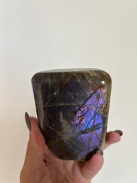 Load image into Gallery viewer, Purple flash Labradorite
