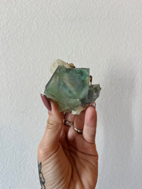 Load image into Gallery viewer, Bladed Calcite and Fluorite twin from Yaogangxian
