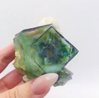 Load image into Gallery viewer, Bladed Calcite and Fluorite twin from Yaogangxian
