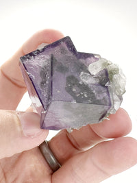 Load image into Gallery viewer, Yaogangxian Fluorite twin with Quartz
